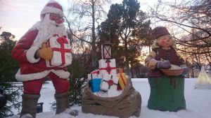 Staty av tomtefamilj i Luleå